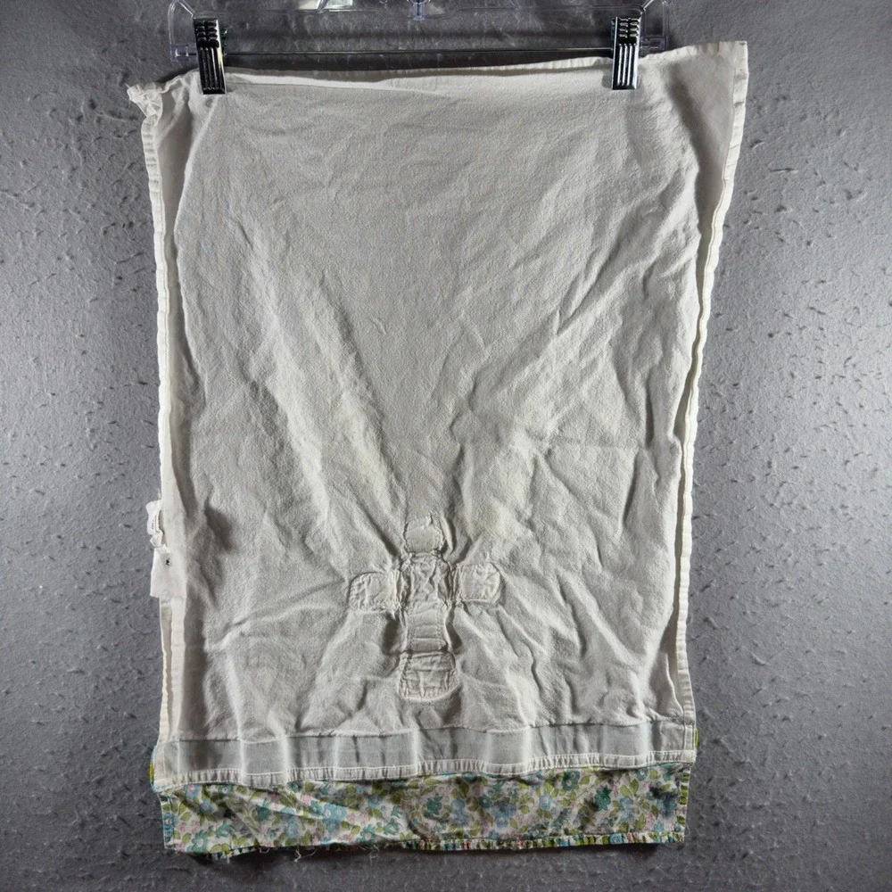3121 | Glory Haus Cross Flowers Tea Towel Floral Applique Boho Christian 19x25